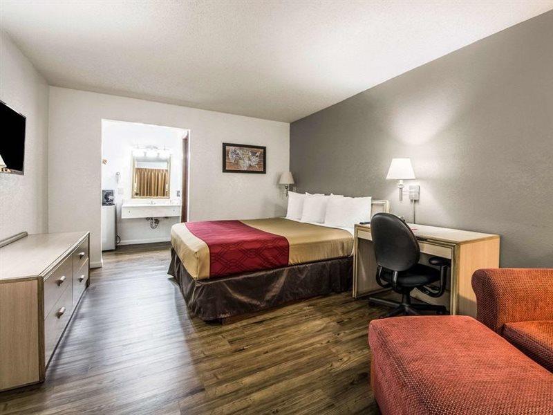 Econo Lodge Airport I-35 North Farmers Branch Eksteriør billede