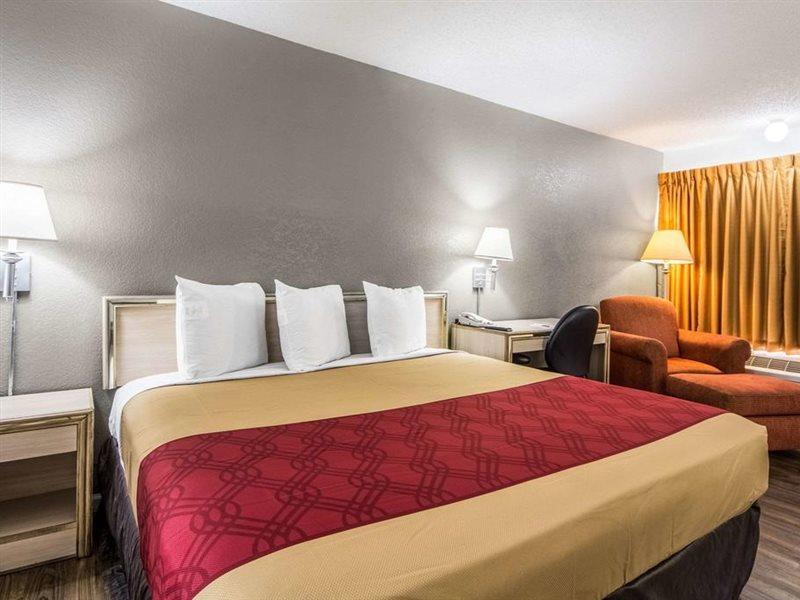 Econo Lodge Airport I-35 North Farmers Branch Eksteriør billede
