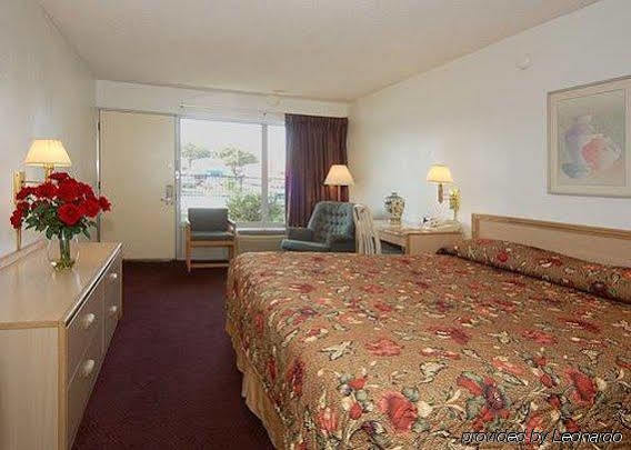 Econo Lodge Airport I-35 North Farmers Branch Eksteriør billede