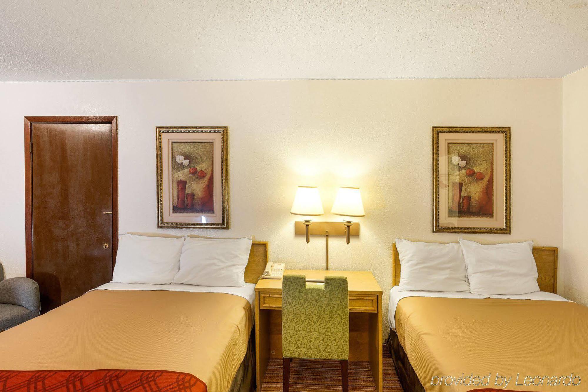 Econo Lodge Airport I-35 North Farmers Branch Eksteriør billede