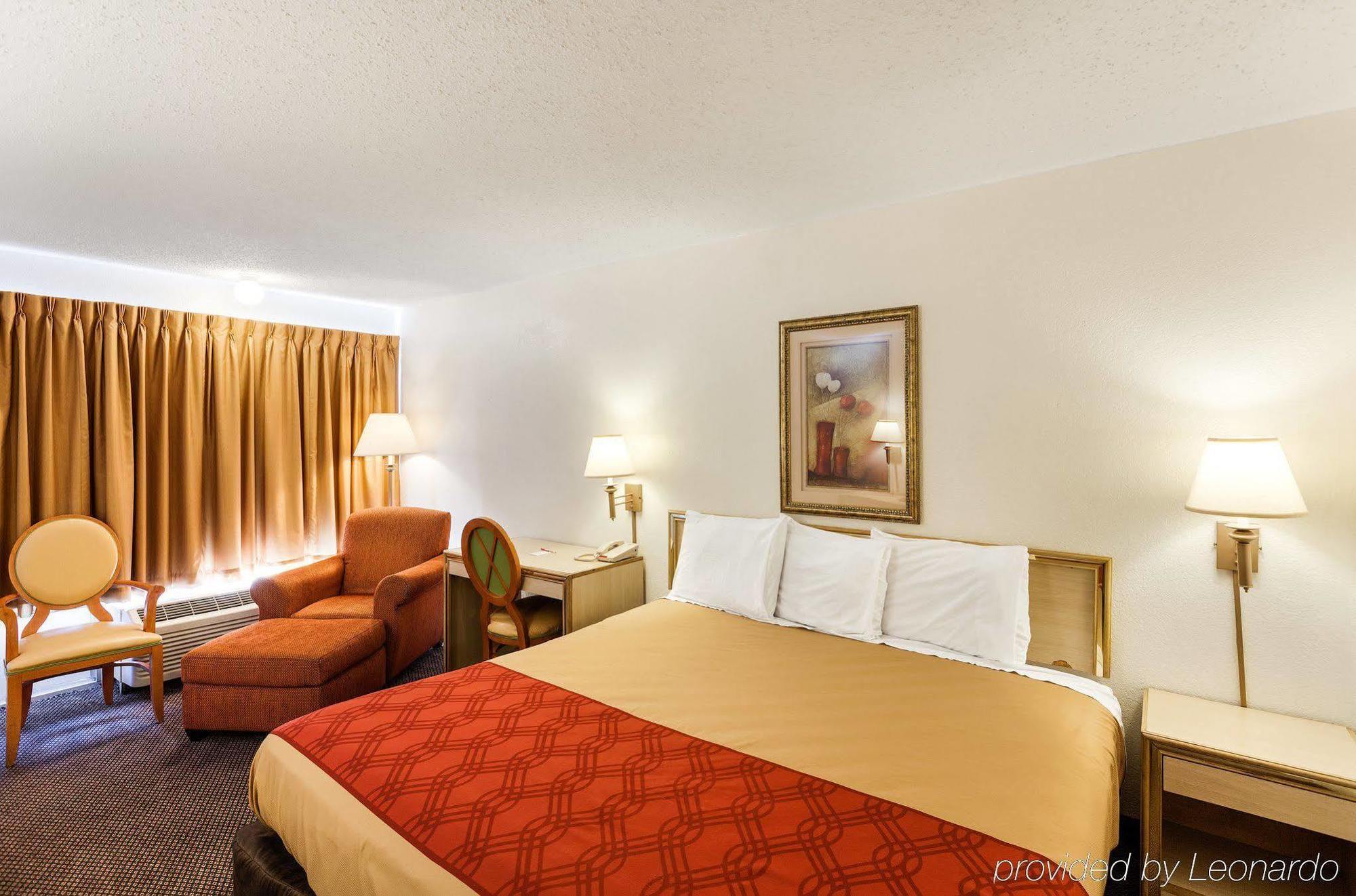 Econo Lodge Airport I-35 North Farmers Branch Eksteriør billede