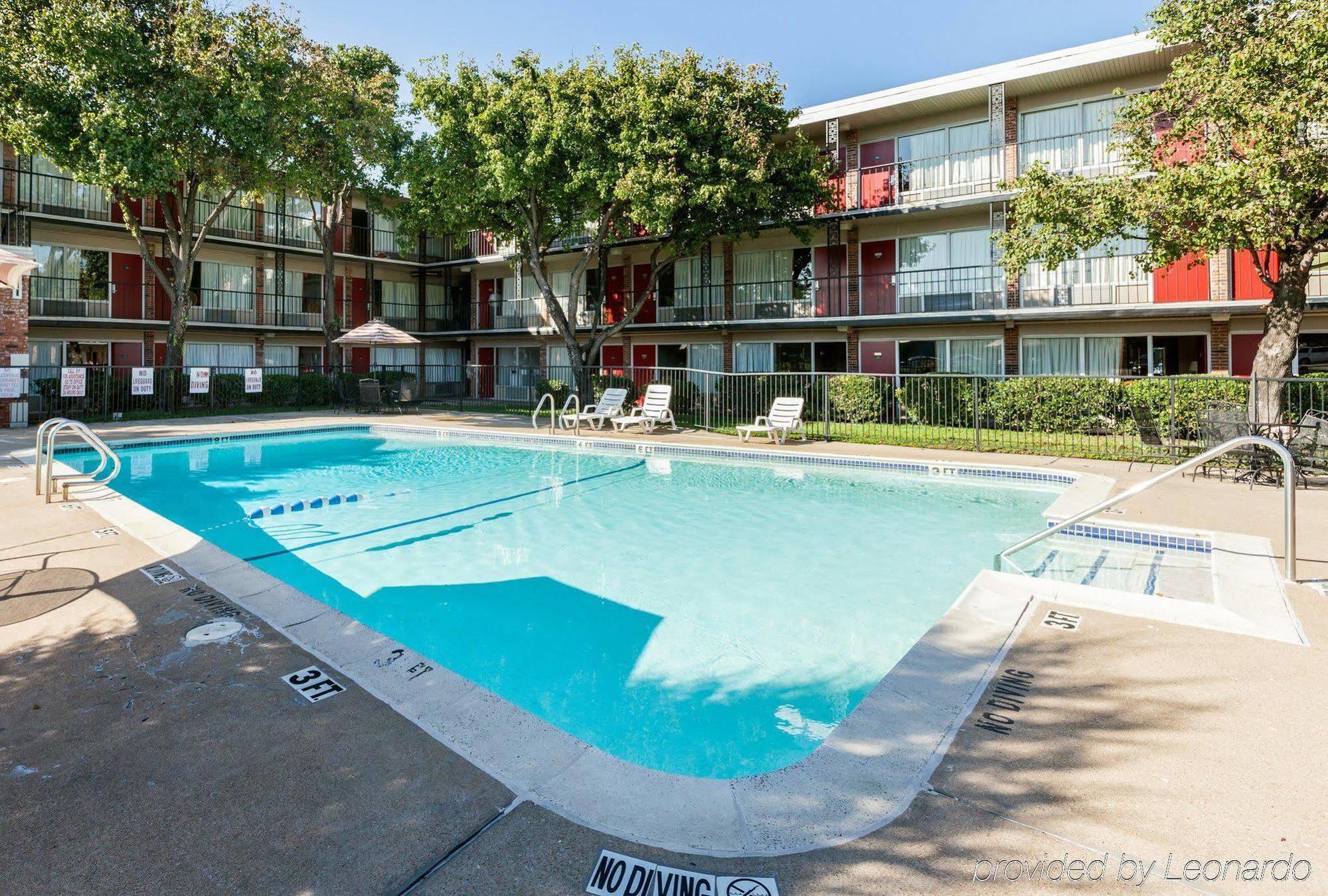 Econo Lodge Airport I-35 North Farmers Branch Eksteriør billede