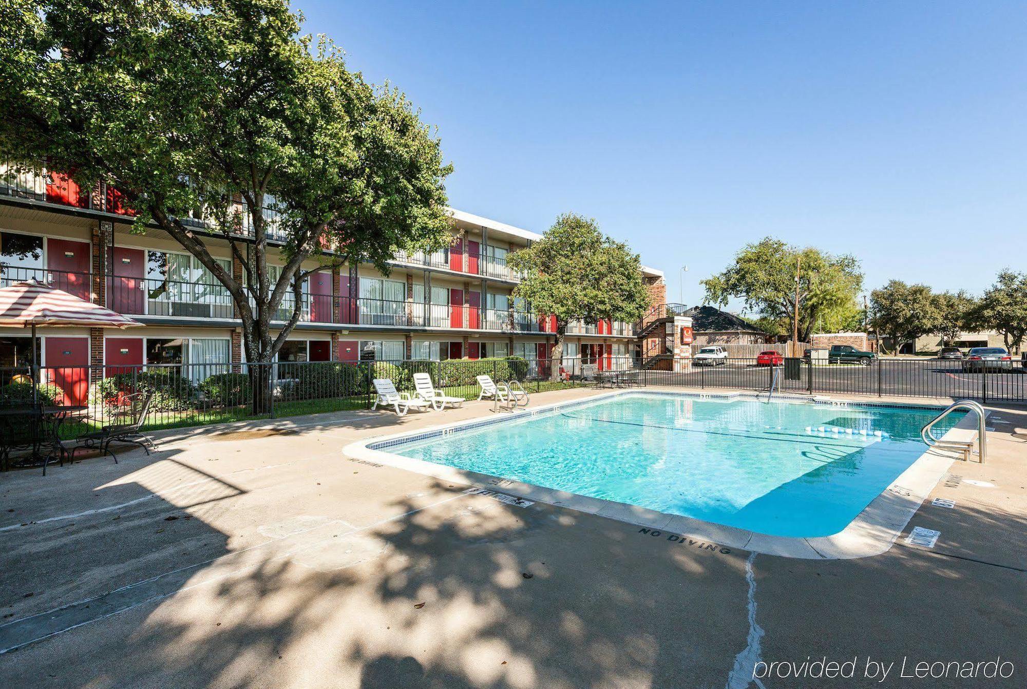 Econo Lodge Airport I-35 North Farmers Branch Eksteriør billede
