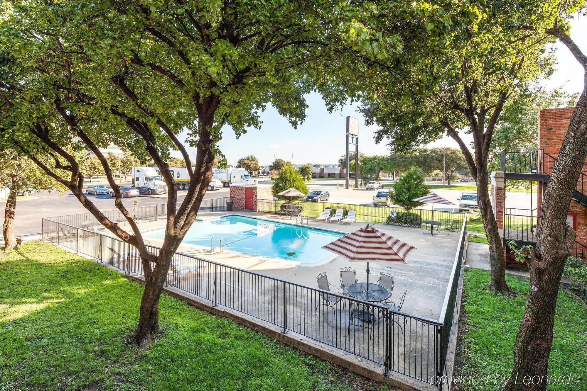 Econo Lodge Airport I-35 North Farmers Branch Eksteriør billede