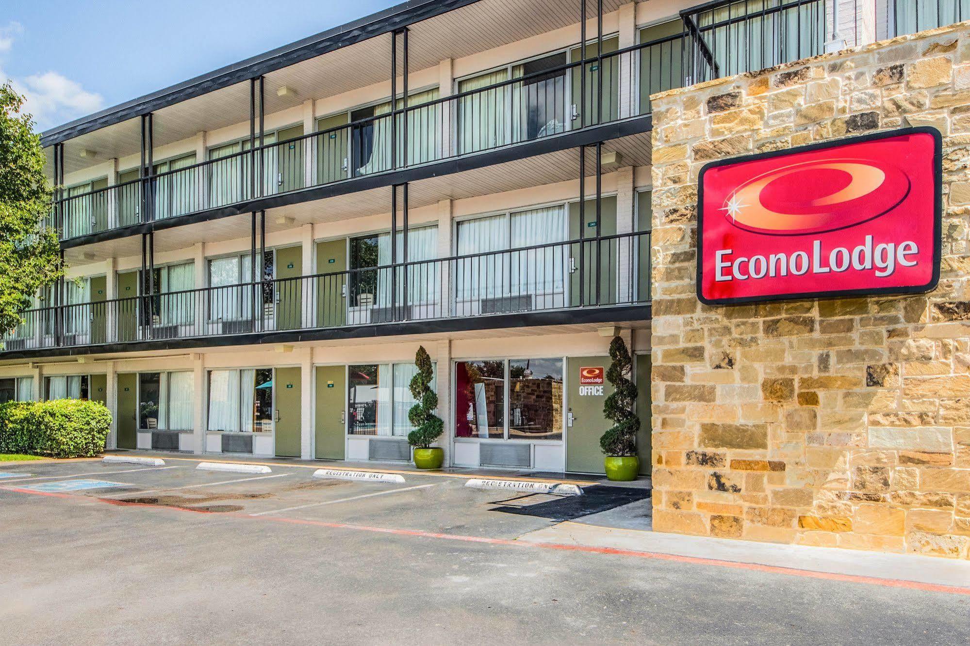 Econo Lodge Airport I-35 North Farmers Branch Eksteriør billede
