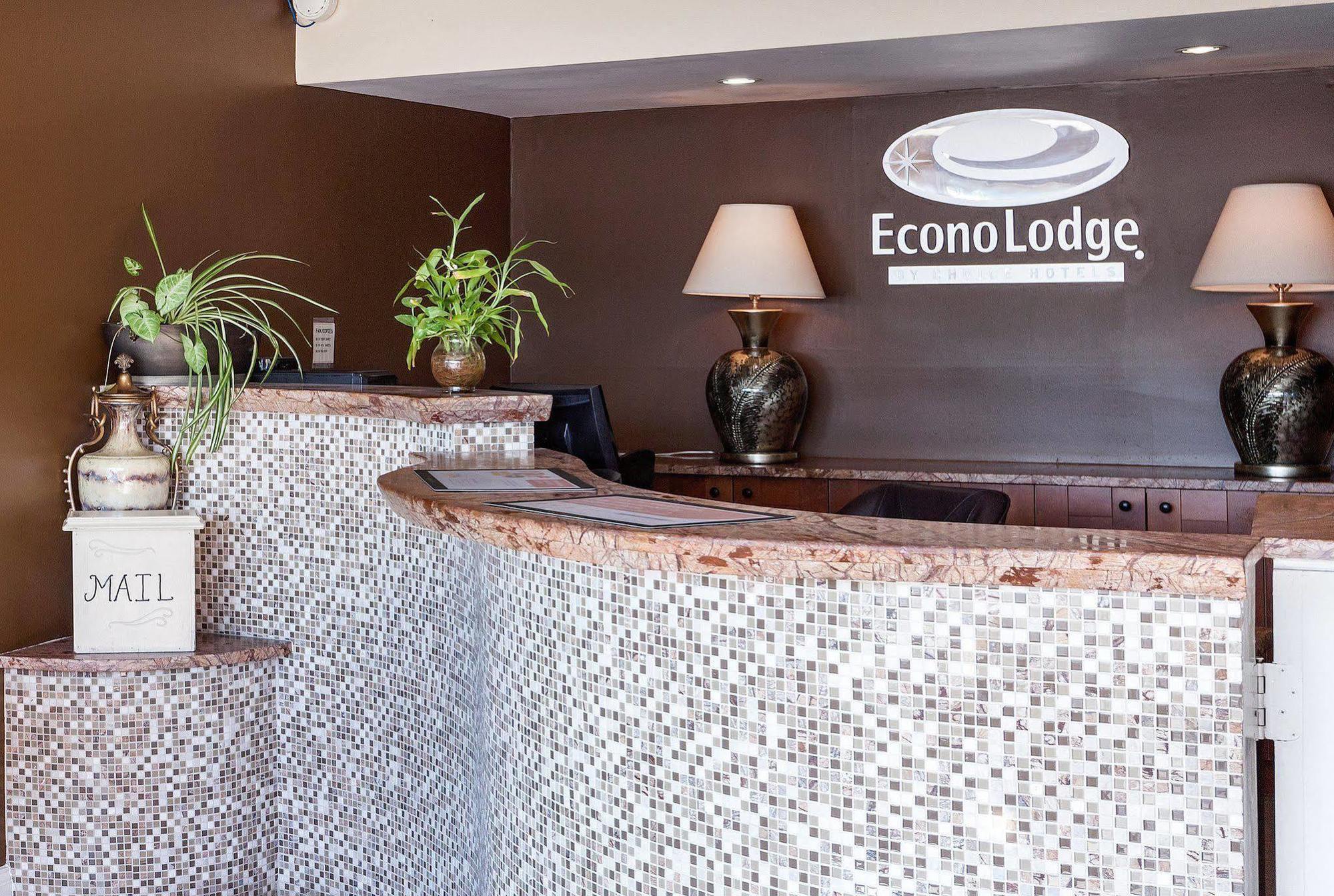 Econo Lodge Airport I-35 North Farmers Branch Eksteriør billede