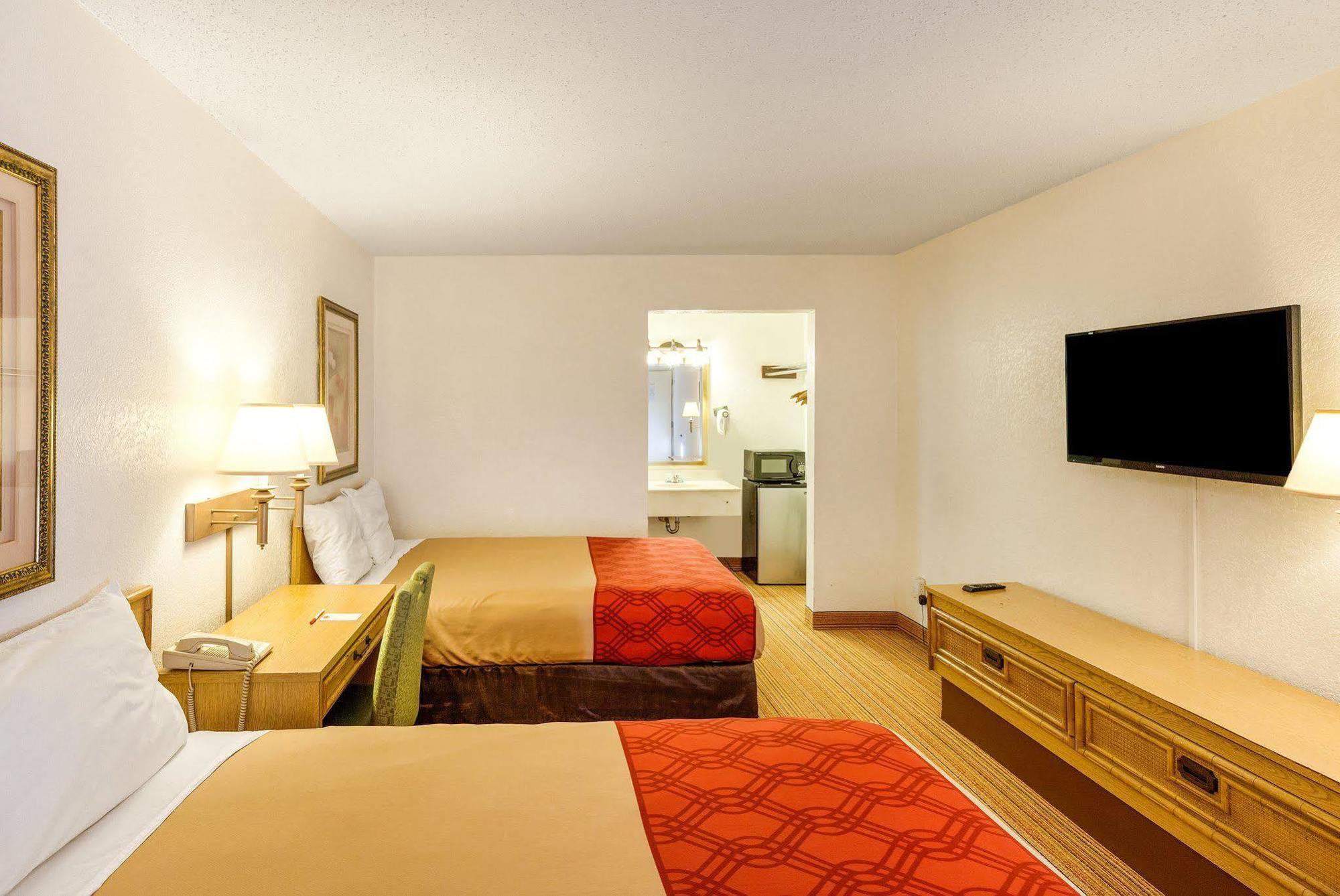 Econo Lodge Airport I-35 North Farmers Branch Eksteriør billede