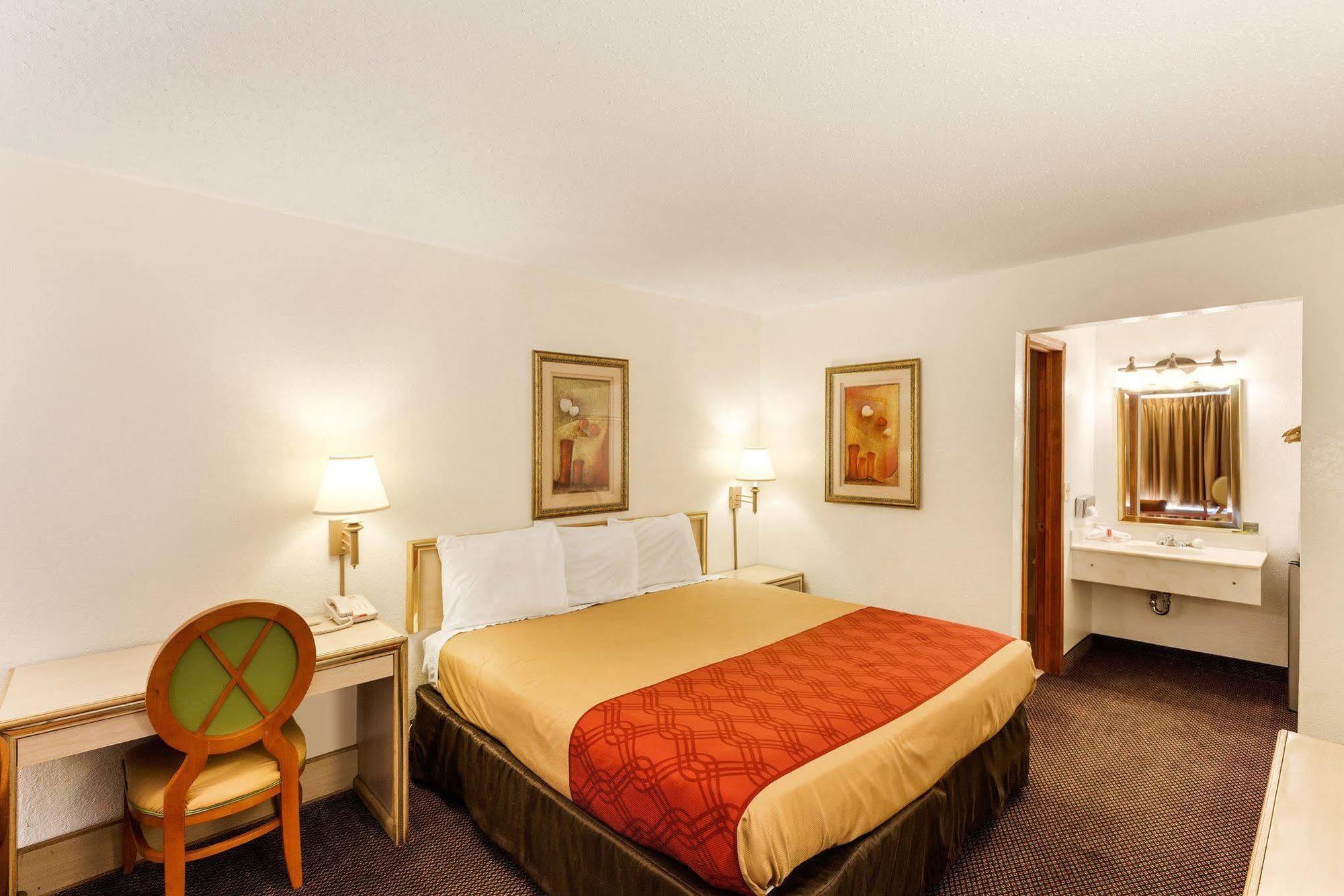 Econo Lodge Airport I-35 North Farmers Branch Eksteriør billede