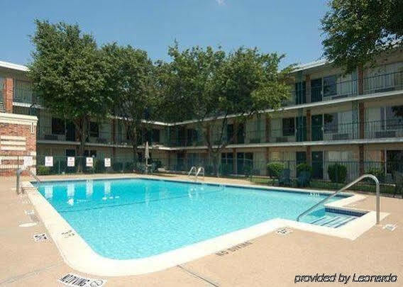 Econo Lodge Airport I-35 North Farmers Branch Eksteriør billede