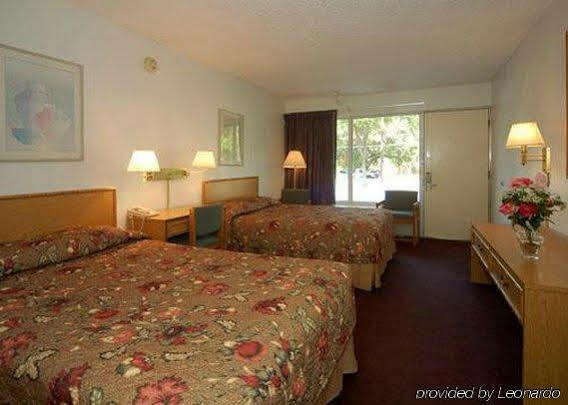 Econo Lodge Airport I-35 North Farmers Branch Eksteriør billede